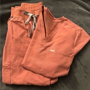 Figs Coral Scrub Set